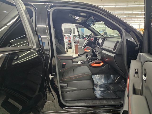 Nissan Frontier Crew Cab 4x4 PRO-4X 2024