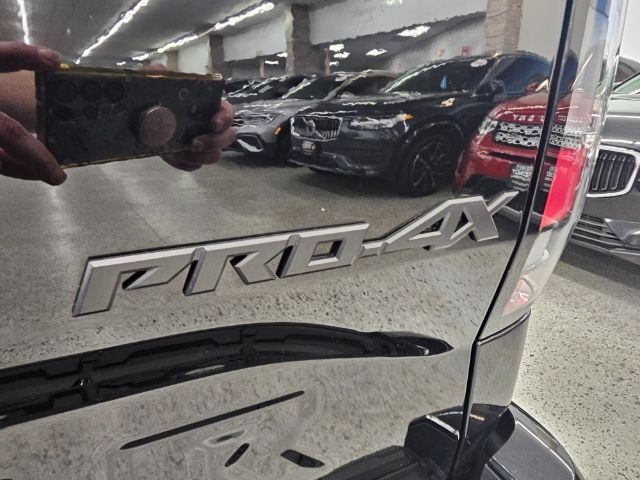 Nissan Frontier Crew Cab 4x4 PRO-4X 2024