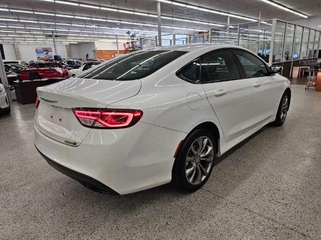 2015 Chrysler 200 S photo 4
