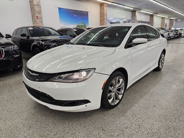 2015 Chrysler 200 4dr Sdn S FWD