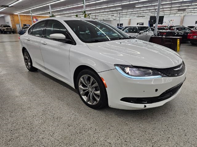 Chrysler 200 4dr Sdn S FWD 2015
