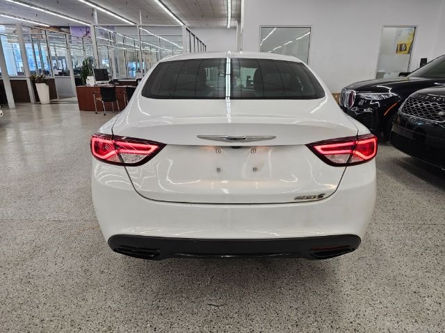 Chrysler 200 4dr Sdn S FWD 2015