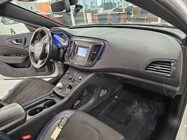 Chrysler 200 4dr Sdn S FWD 2015