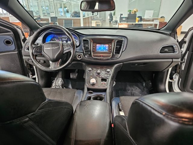 Chrysler 200 4dr Sdn S FWD 2015