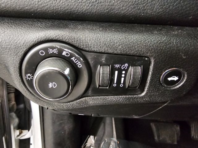 Chrysler 200 4dr Sdn S FWD 2015