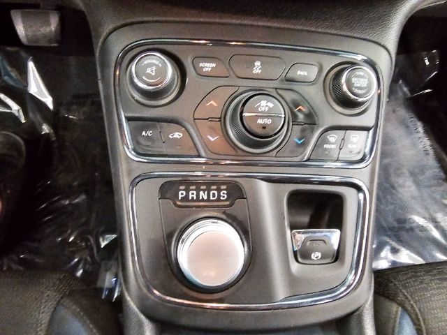 Chrysler 200 4dr Sdn S FWD 2015