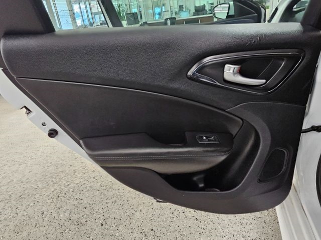 Chrysler 200 4dr Sdn S FWD 2015