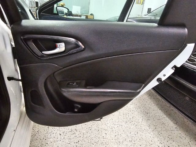 Chrysler 200 4dr Sdn S FWD 2015