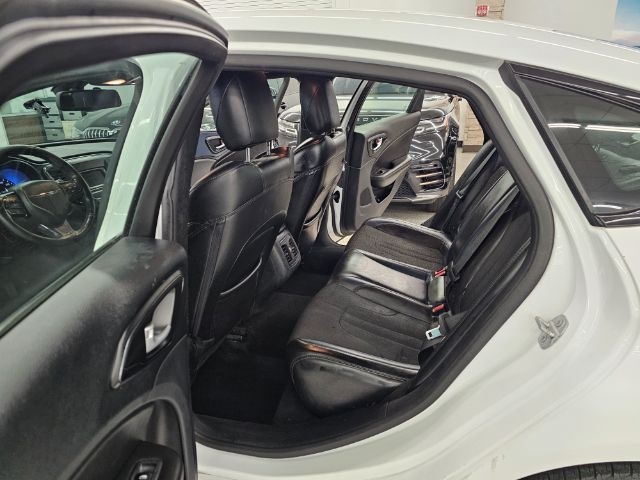 Chrysler 200 4dr Sdn S FWD 2015