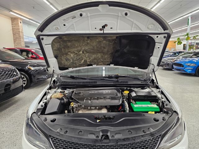 Chrysler 200 4dr Sdn S FWD 2015