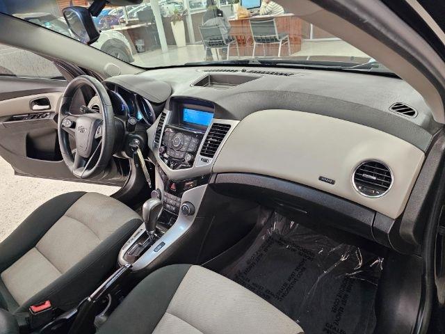 Chevrolet Cruze 4dr Sdn LS 2012