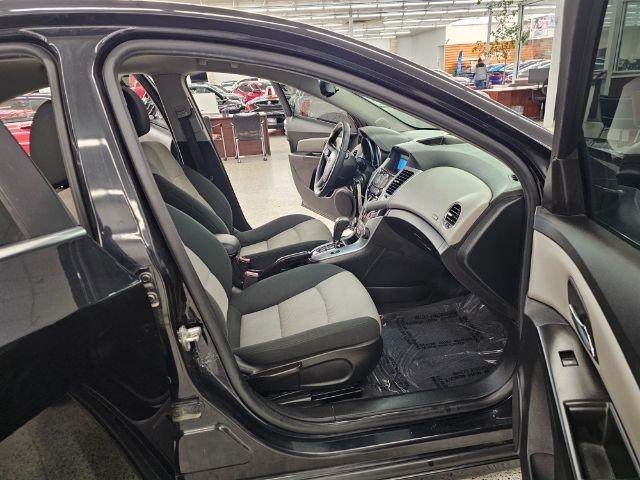 Chevrolet Cruze 4dr Sdn LS 2012