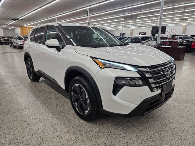 2024 Nissan Rogue SV photo 3