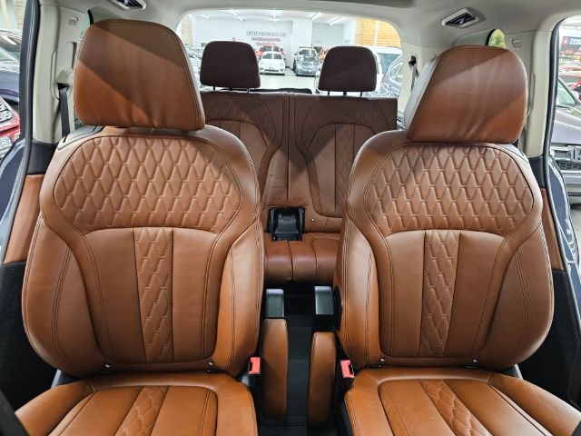 2019 BMW X7 50i's photo