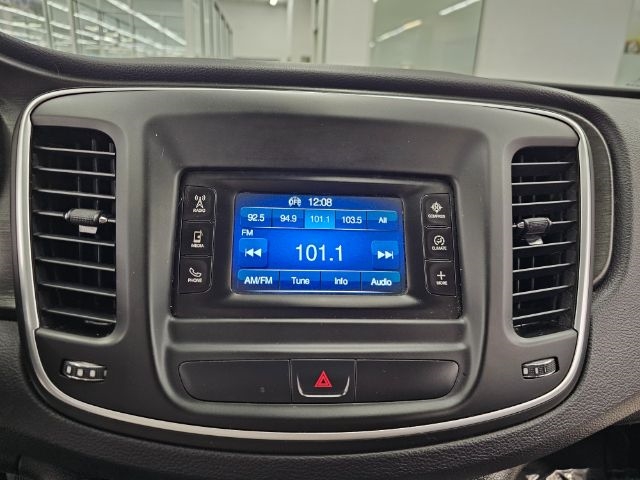 Chrysler 200 4dr Sdn Limited FWD 2015