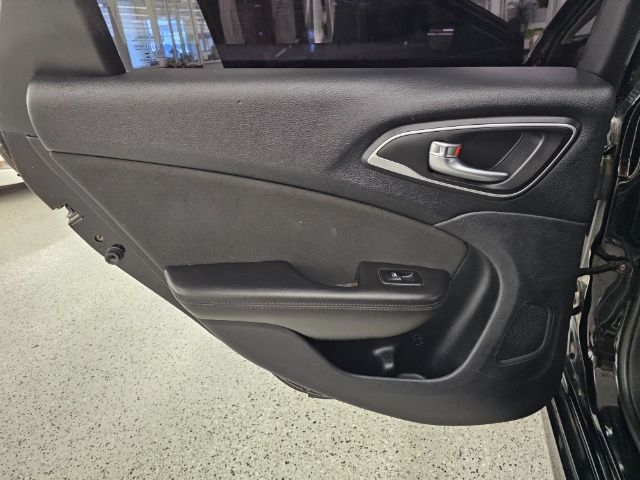 Chrysler 200 4dr Sdn Limited FWD 2015