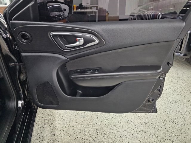 Chrysler 200 4dr Sdn Limited FWD 2015