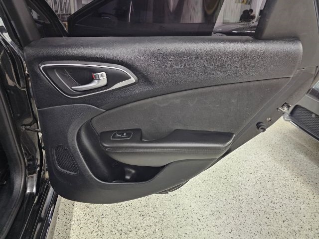 Chrysler 200 4dr Sdn Limited FWD 2015