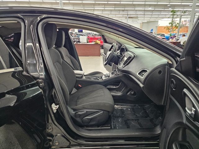 Chrysler 200 4dr Sdn Limited FWD 2015