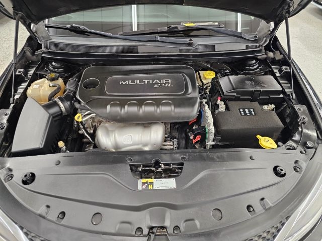 Chrysler 200 4dr Sdn Limited FWD 2015