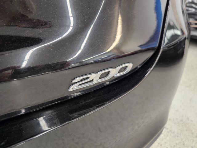 Chrysler 200 4dr Sdn Limited FWD 2015