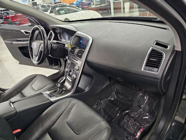 Volvo XC60 2015.5 AWD 4dr T6 2015