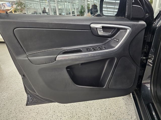 Volvo XC60 2015.5 AWD 4dr T6 2015