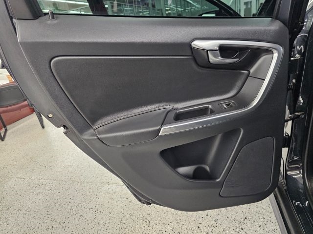 Volvo XC60 2015.5 AWD 4dr T6 2015