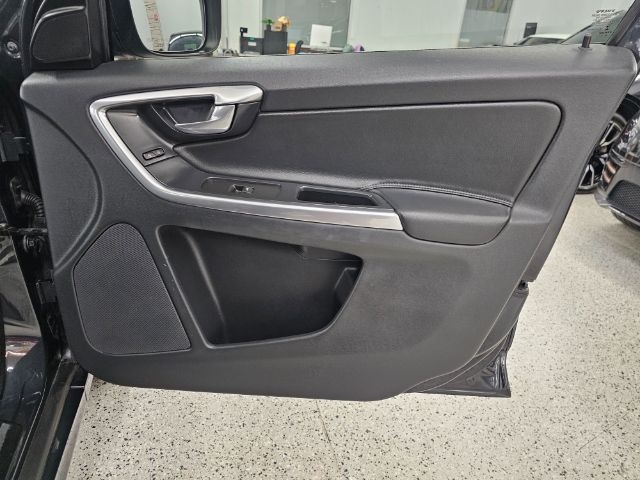 Volvo XC60 2015.5 AWD 4dr T6 2015