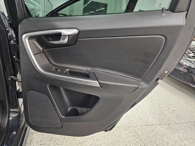 Volvo XC60 2015.5 AWD 4dr T6 2015