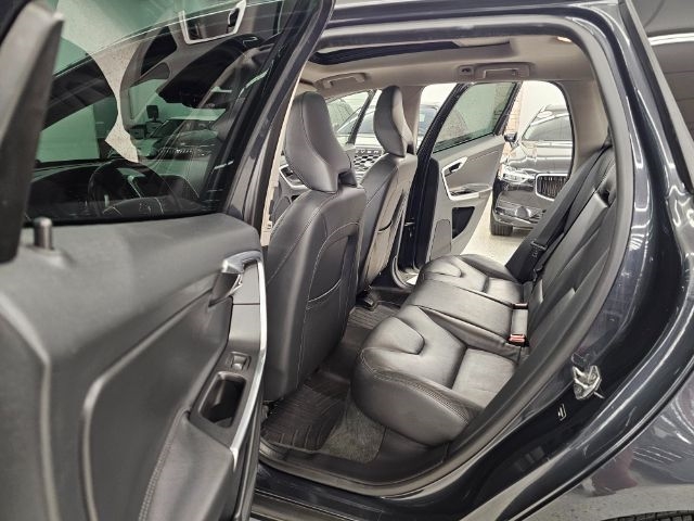 Volvo XC60 2015.5 AWD 4dr T6 2015