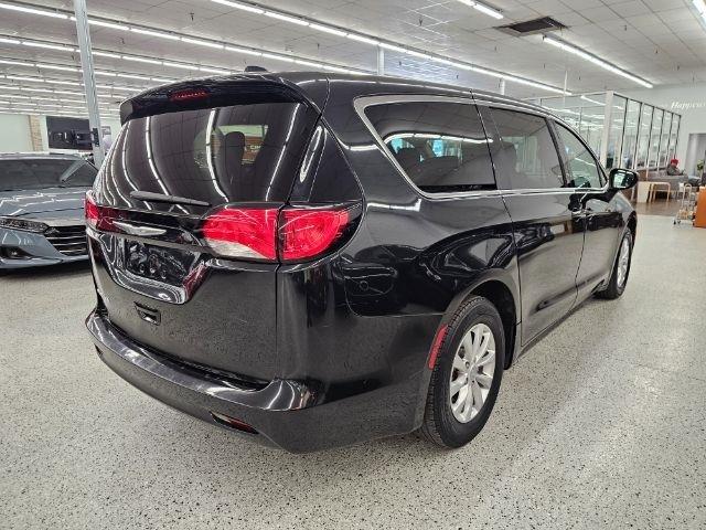 Chrysler Pacifica Touring FWD 2017