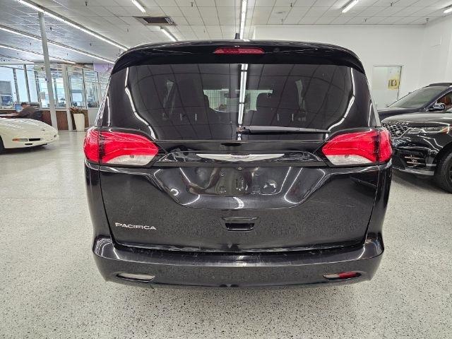 Chrysler Pacifica Touring FWD 2017
