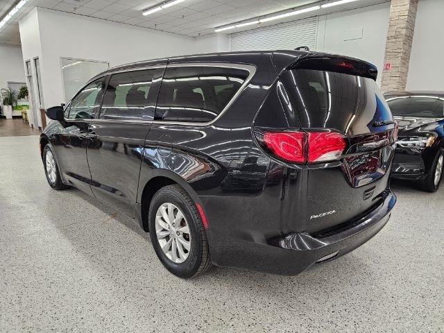 Chrysler Pacifica Touring FWD 2017