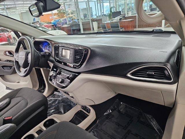 Chrysler Pacifica Touring FWD 2017