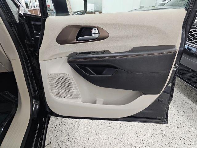 Chrysler Pacifica Touring FWD 2017