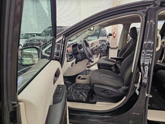 Chrysler Pacifica Touring FWD 2017