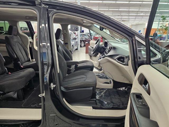 Chrysler Pacifica Touring FWD 2017