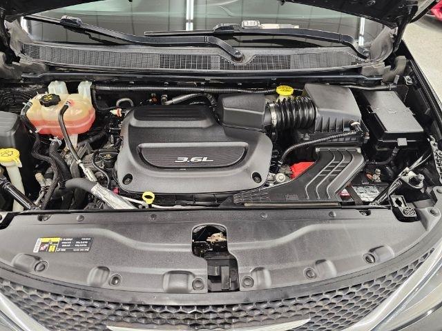 Chrysler Pacifica Touring FWD 2017