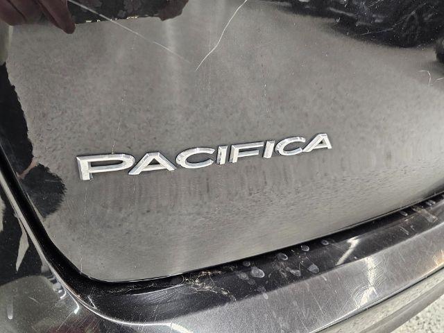 Chrysler Pacifica Touring FWD 2017