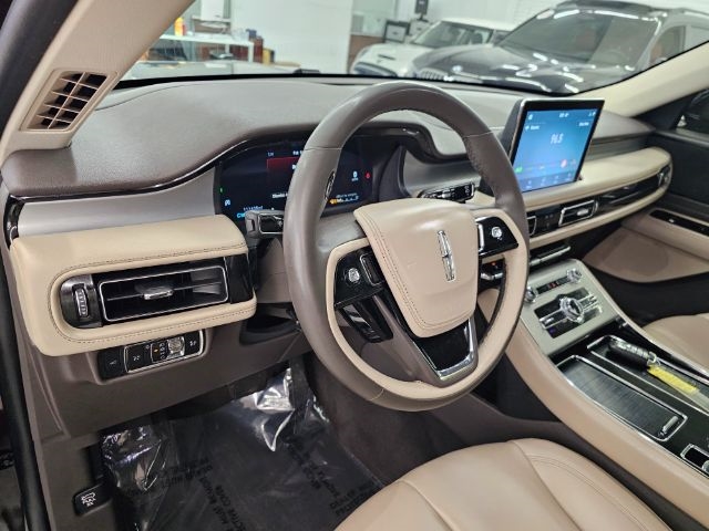 Lincoln Aviator Standard AWD 2023