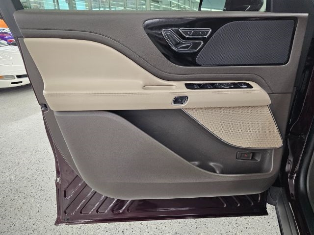 Lincoln Aviator Standard AWD 2023