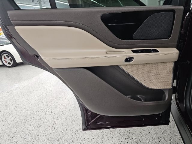 Lincoln Aviator Standard AWD 2023