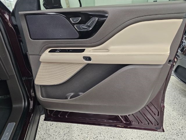 Lincoln Aviator Standard AWD 2023