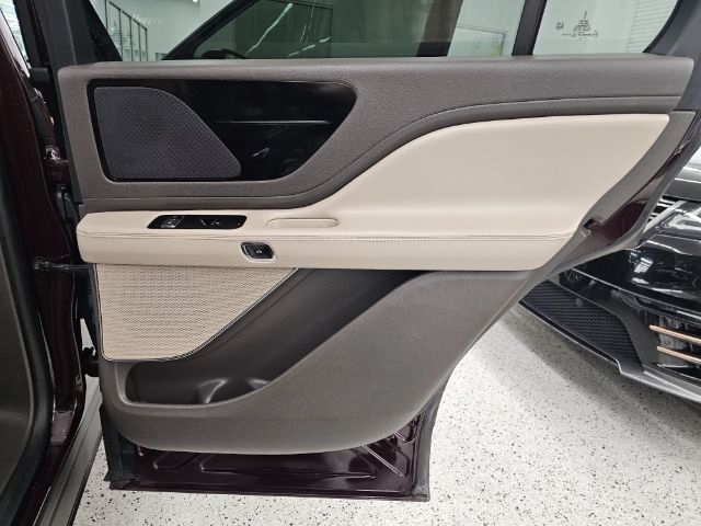 Lincoln Aviator Standard AWD 2023