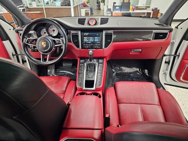 2015 Porsche Macan Turbo's photo