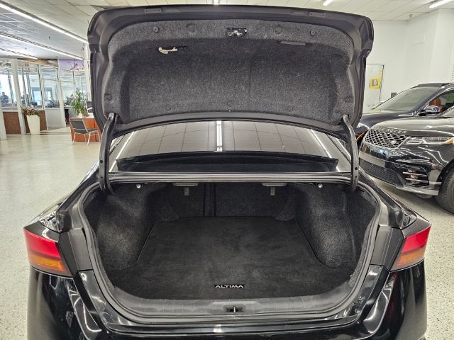 Nissan Altima 2.5 SV Sedan 2021