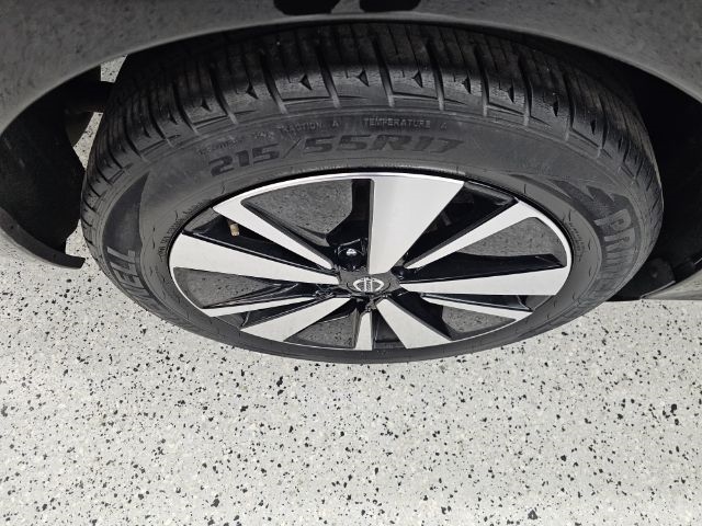 Nissan Altima 2.5 SV Sedan 2021