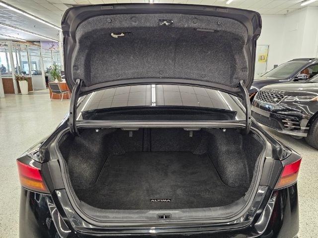 Nissan Altima 2.5 SV Sedan 2021