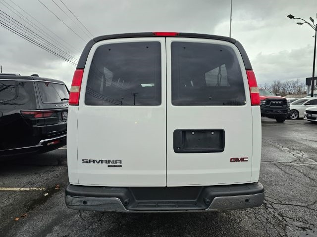 GMC Savana Passenger RWD 3500 155" LT w/1LT 2013